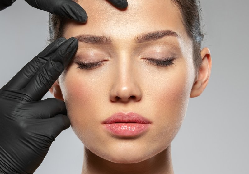 Implantes Faciales y Pómulos en Bolivia - Dr. Nadir Salaues